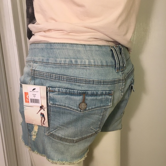 Juniors Size 7 Rip Curl Faded Jean Cut off Shorts - Picture 5 of 8
